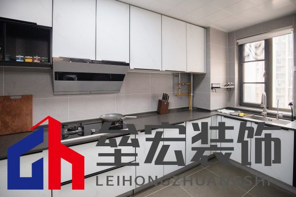 白色、木色與黑色演繹同一空間下的不同格調(diào)！